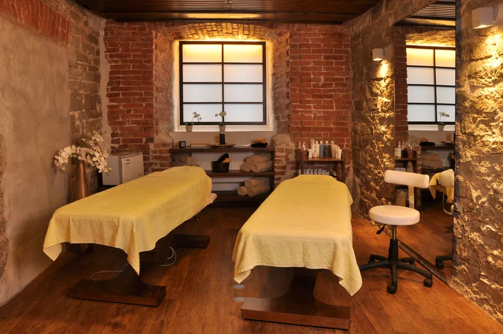 Check a Massage Therapist Is Qualified in the UK: 3 Checks